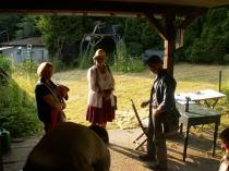 Drei Gäste im Gespräch